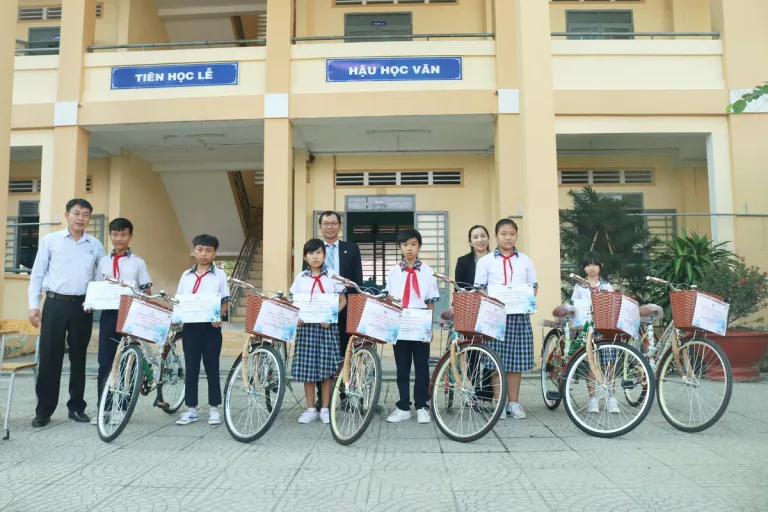 Chương trình trao học bổng khuyến học “TTC - Nâng bước thành công” - Công Ty CP Khu Công Nghiệp Thành Thành Công (TTC IZ)
