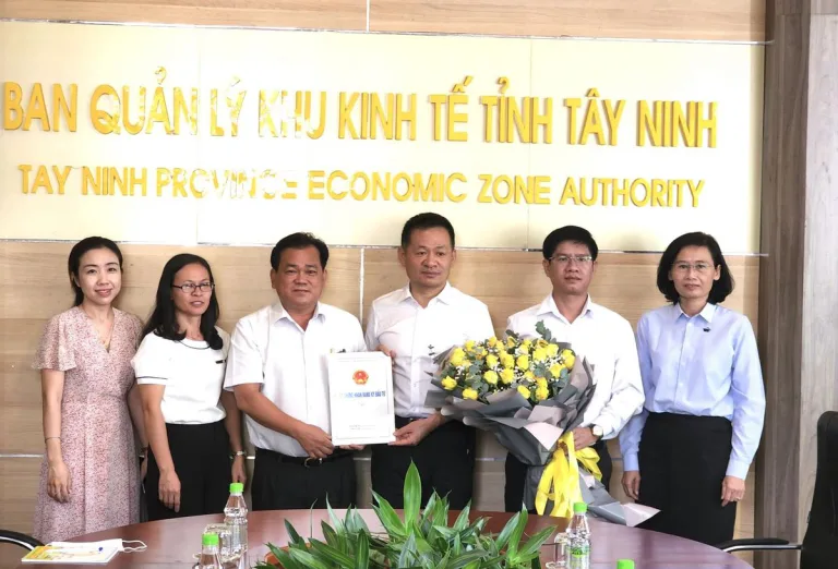 Trao chứng nhận đầu tư dự án trị giá 210 triệu USD tại Khu công nghiệp Thành Thành Công - Công Ty CP Khu Công Nghiệp Thành Thành Công (TTC IZ)