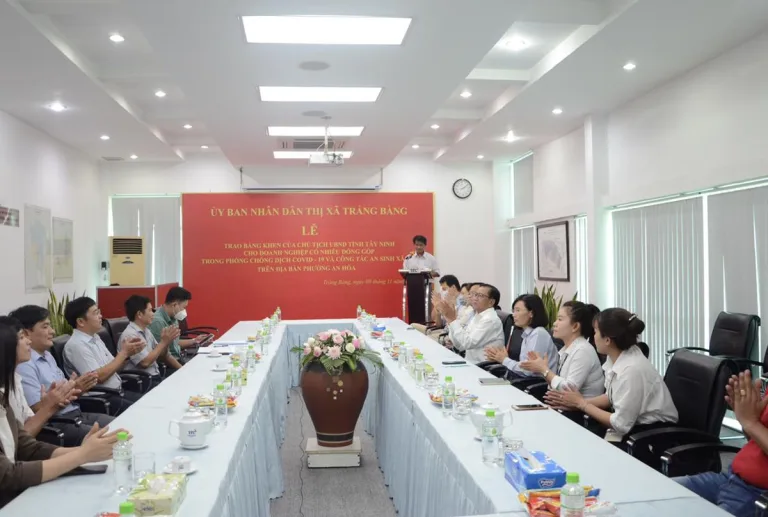 UBND Thị xã Trảng Bàng đã tổ chức Lễ trao Bằng khen của Chủ tịch UBND tỉnh Tây Ninh - Công Ty CP Khu Công Nghiệp Thành Thành Công (TTC IZ)