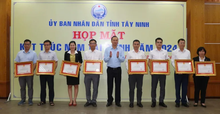 Công ty Cổ phần KCN Thành Thành Công (TTC IZ) vinh dự được trao tặng bằng khen Đơn vị có thành tích xuất sắc trong công tác tài chính và pháp luật thuế năm 2024. - Công Ty CP Khu Công Nghiệp Thành Thành Công (TTC IZ)
