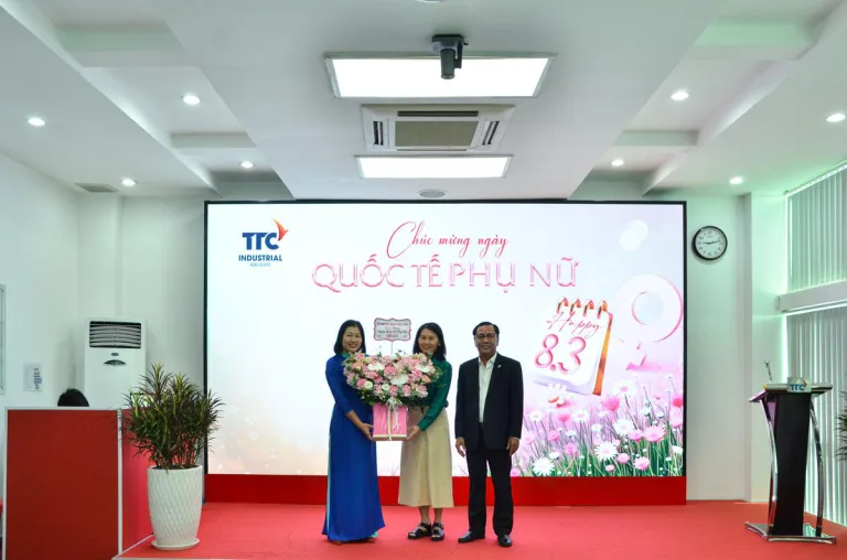 Công ty Cổ phần KCN Thành Thành Công (TTCIZ) đã diễn ra sự kiện chúc mừng ngày Quốc tế phụ nữ 8.3 - Công Ty CP Khu Công Nghiệp Thành Thành Công (TTC IZ)
