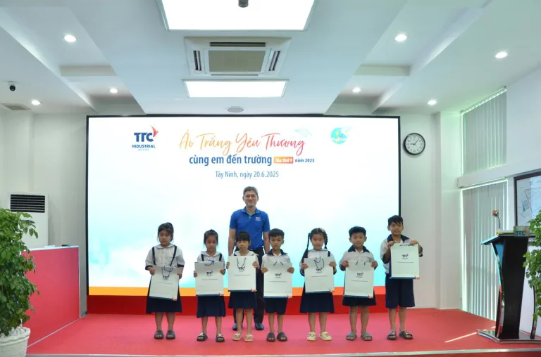 TTC IZ tổ chức chương trình "áo trắng yêu thương cùng em đến trường 2025" tại Khu công nghiệp Thành Thành Công, Tây Ninh - Công Ty CP Khu Công Nghiệp Thành Thành Công (TTC IZ)