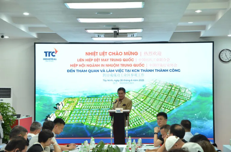 TTC IZ ĐÓN TIẾP HIỆP HỘI NGÀNH IN NHUỘM TRUNG QUỐC: GIỚI THIỆU CƠ SỞ HẠ TẦNG ĐỒNG BỘ HIỆN ĐẠI - Công Ty CP Khu Công Nghiệp Thành Thành Công (TTC IZ)