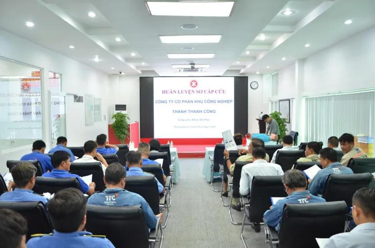 TTC IZ trang bị kỹ năng sơ cấp cứu và an toàn lao động, xây dựng môi trường làm việc an toàn - Công Ty CP Khu Công Nghiệp Thành Thành Công (TTC IZ)