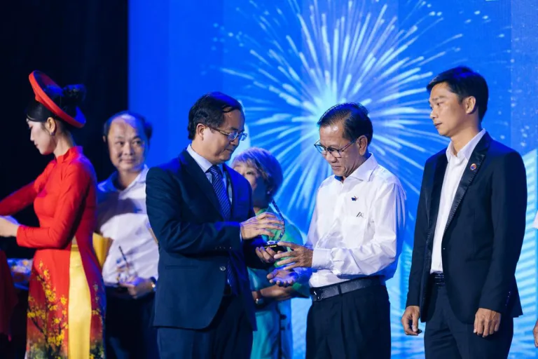TTC IZ – Doanh nghiệp được Lãnh đạo tỉnh tri ân vì những đóng góp nổi bậc cho an sinh xã hội - Công Ty CP Khu Công Nghiệp Thành Thành Công (TTC IZ)